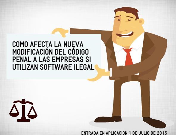 Profesional mostrando cartel con información de la nueva ley del código penal si se utiliza software ilegal.